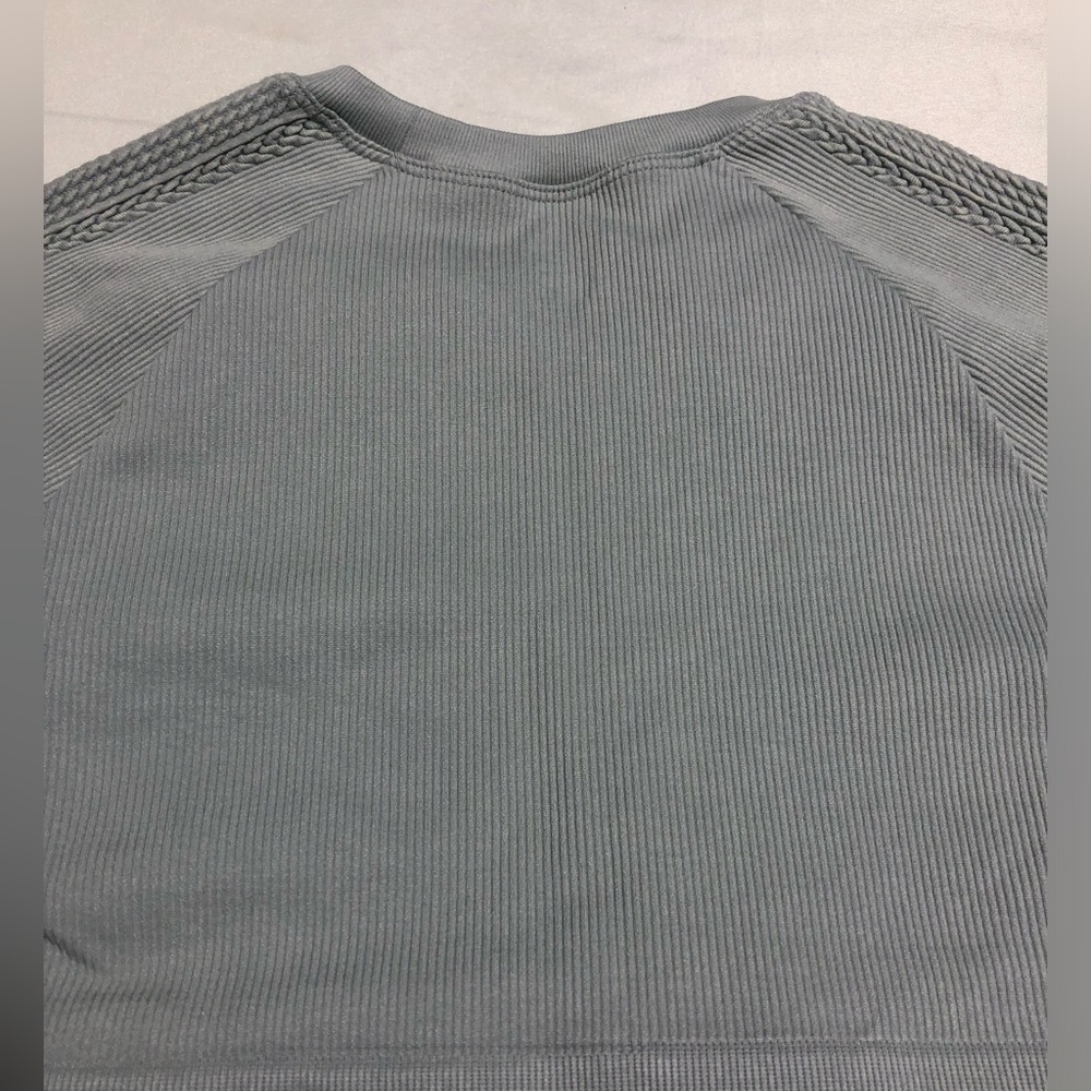 NWOT Offline by Aerie cropped top - Picture 3 of 4